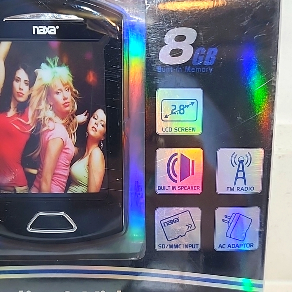 NAXA Digital Portable 8GB Camera ,Audio & Video Player NEW - Picture 6 of 7
